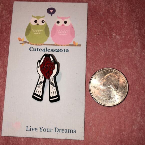 Heart in Hands Pin Brooch - Picture 1 of 2